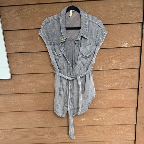 Pilcro (Anthropologie) gray distressed snap belted vest size small - Picture 1 of 5